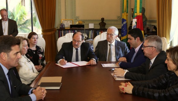 Governador assina projeto de educação ambiental