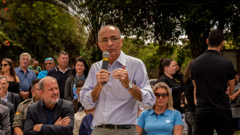 Diretor-presidente da Corsan, Jorge Melo, discursa na inauguração do Parque da Lagoa do Cocão