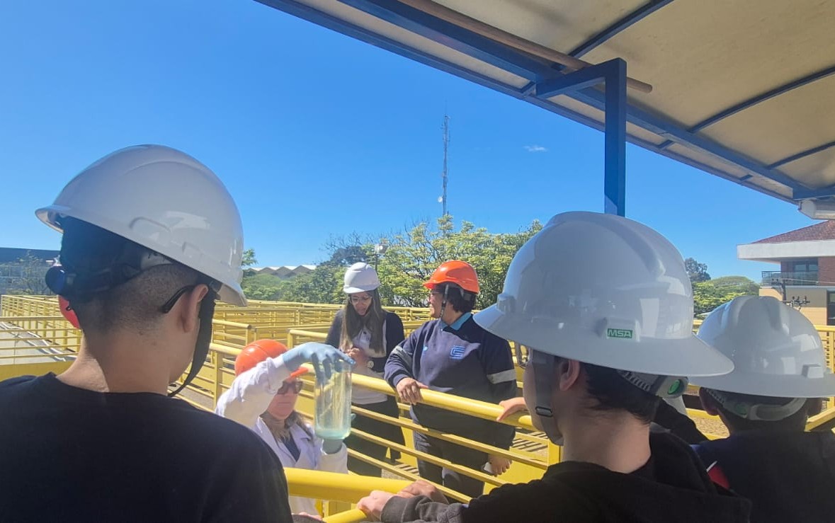 Estudantes conhecem tratamento da água durante visita à Corsan de Bento Gonçalves